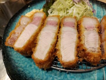 . . 山形県産 米澤豚の名代ロースとんかつ🐖 当店の定番で使用し…